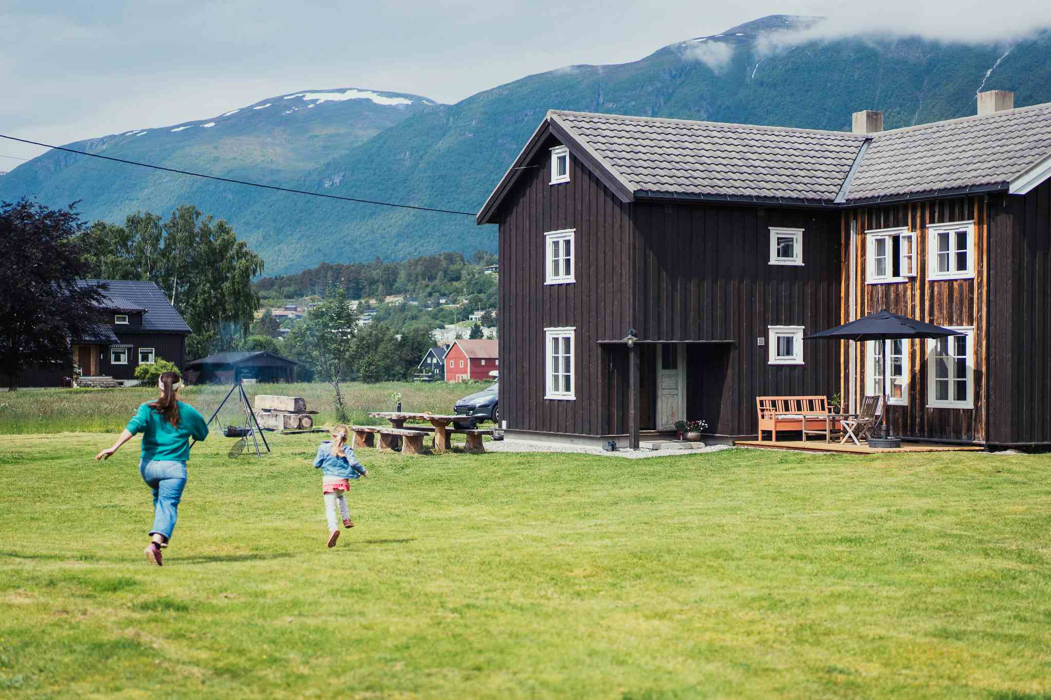 Det hvite huset utendørs hos Romsdal Lodge